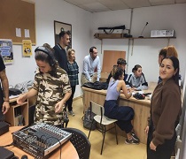 El responsable provincial del IAJ en Granada, José Luis de la Torre, ha realizado una visita para supervisar esta actividad