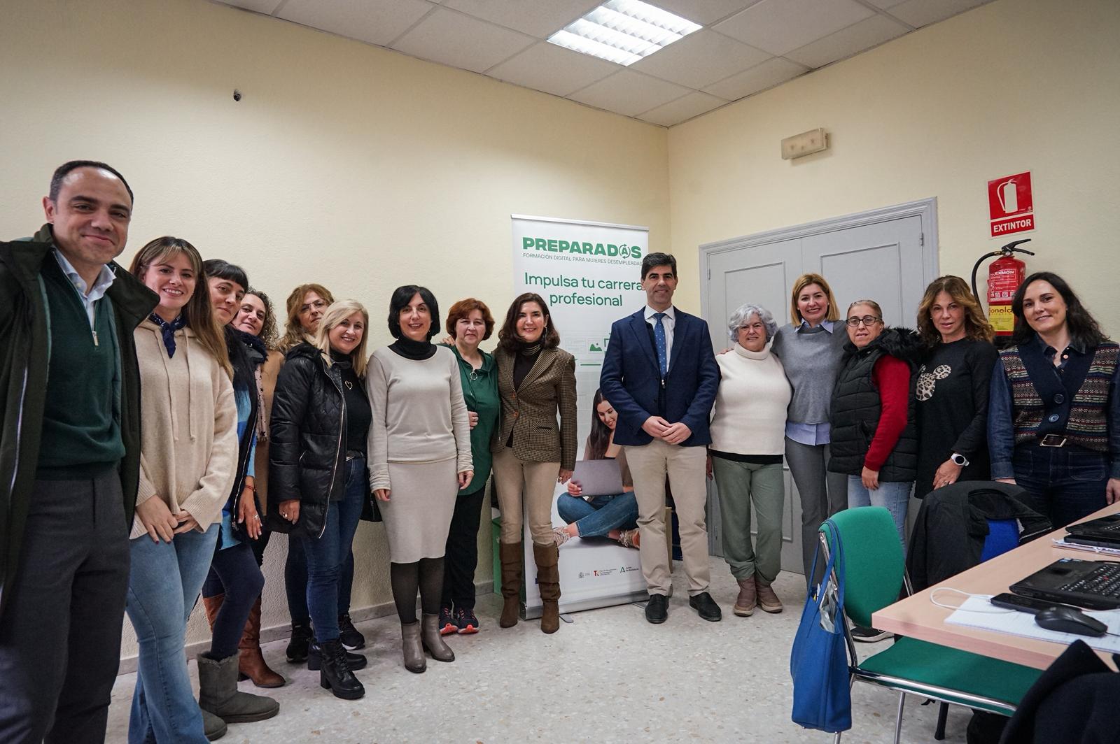 Rocío Blanco durante la visita a un curso de Preparadas en Coín.