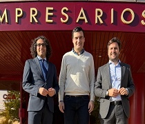El director del IAJ con el equipo directivo de AJE Andalucía