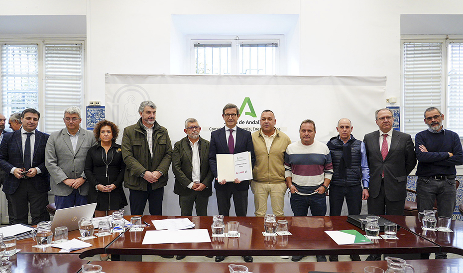 La Junta y UGT, CCOO y CSIF suscriben un nuevo convenio colectivo para VEIASA hasta 2029.