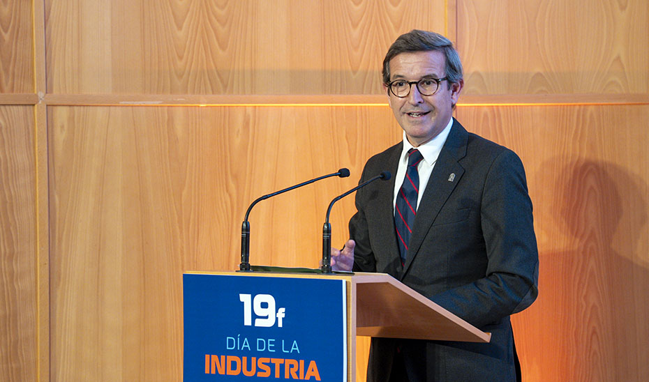 El consejero de Industria, Energía y Minas, Jorge Paradela, en su intervención en el primer Día de la Industria en Andalucía celebrado en Huelva.