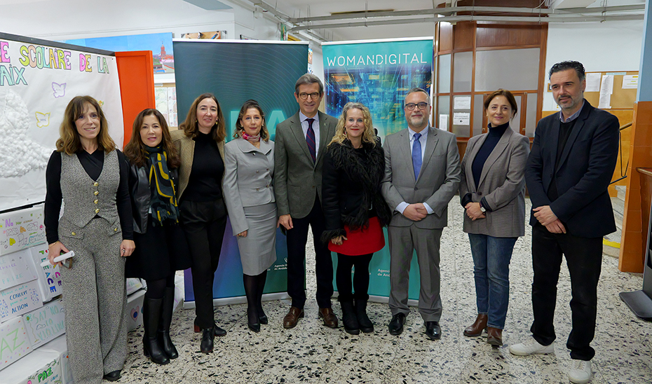 El consejero de Industria, Energía y Minas, Jorge Paradela, en el WomANDigital Day celebrado en el IES Velázquez de Sevilla.