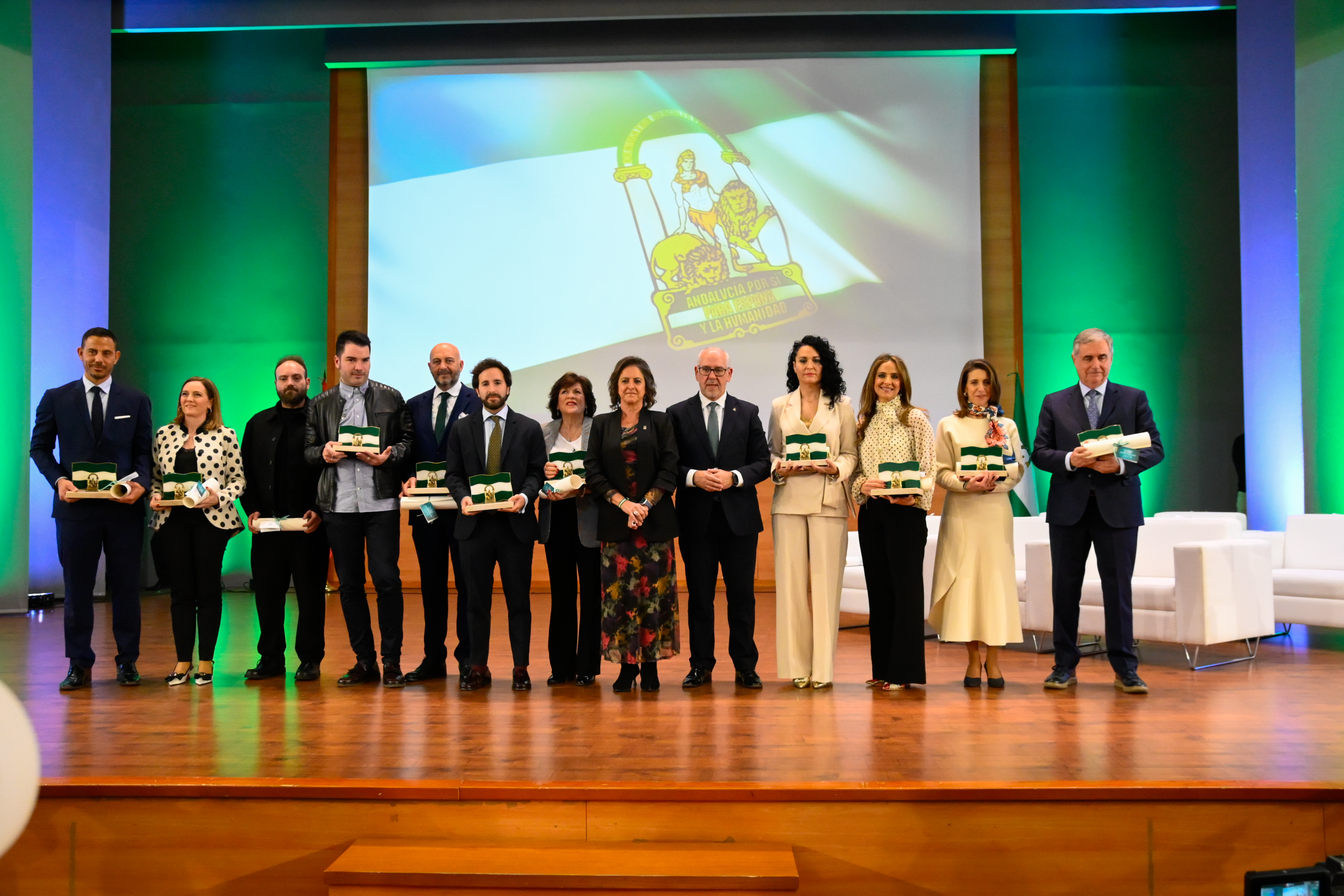 Catalina García ha presidido el acto de entrega de las Banderas de Andalucía en Jaén.