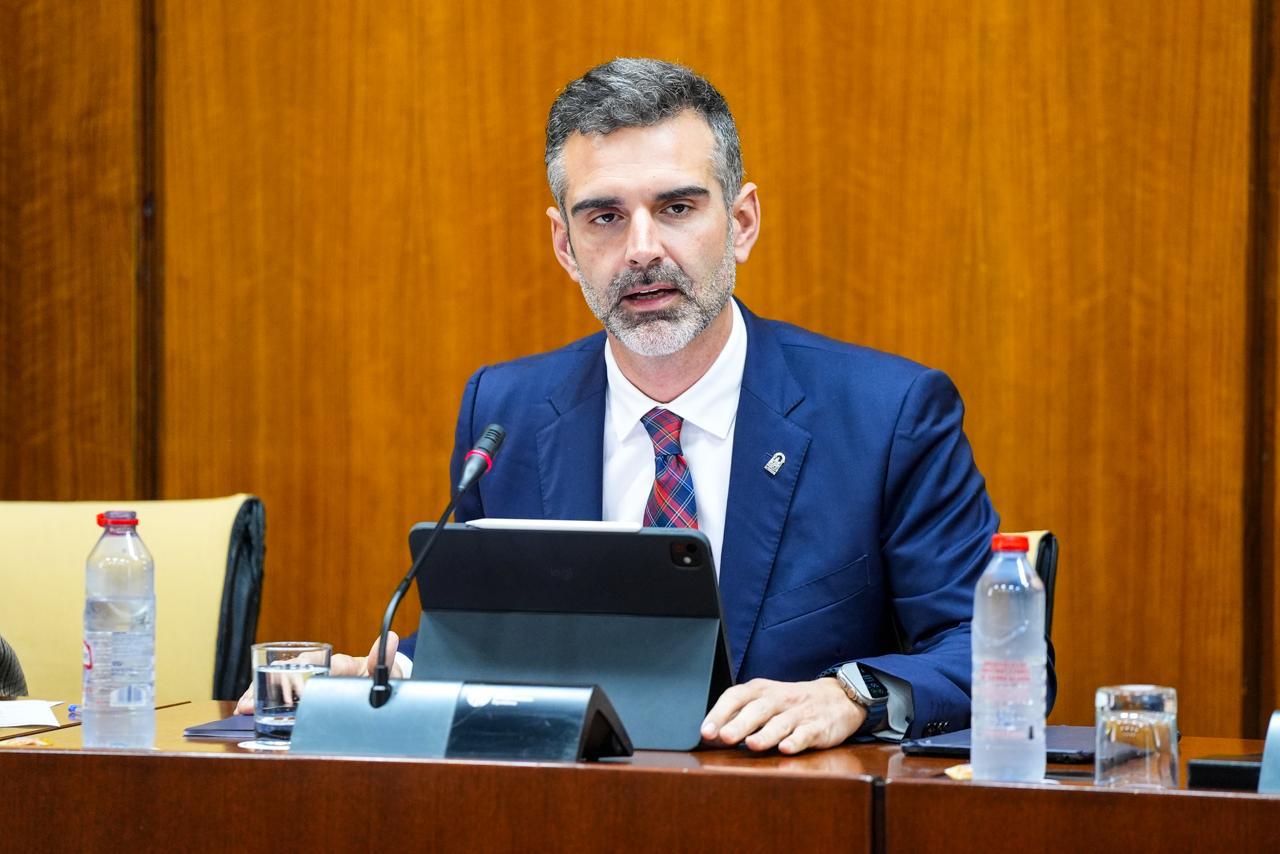 El consejero comparece en comisión parlamentaria