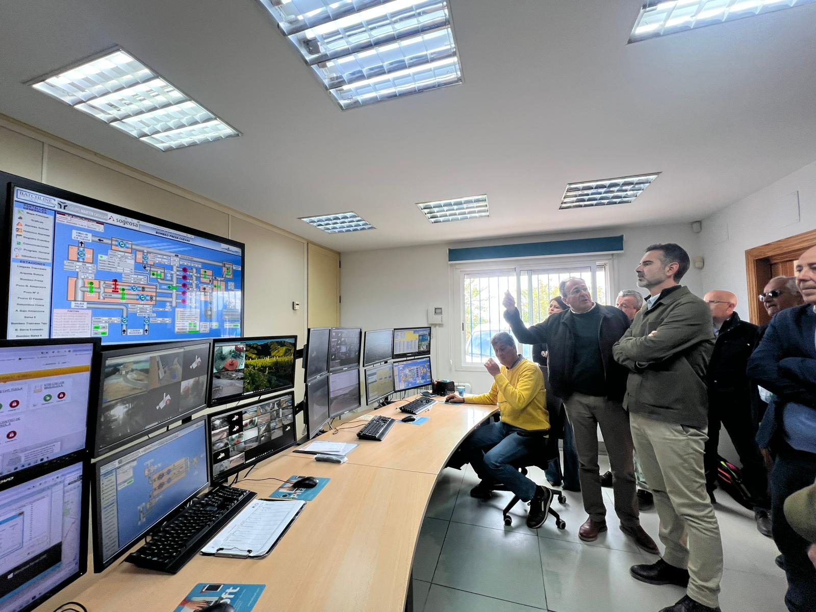 Fernández-Pacheco se reúne con comunidades de regantes 