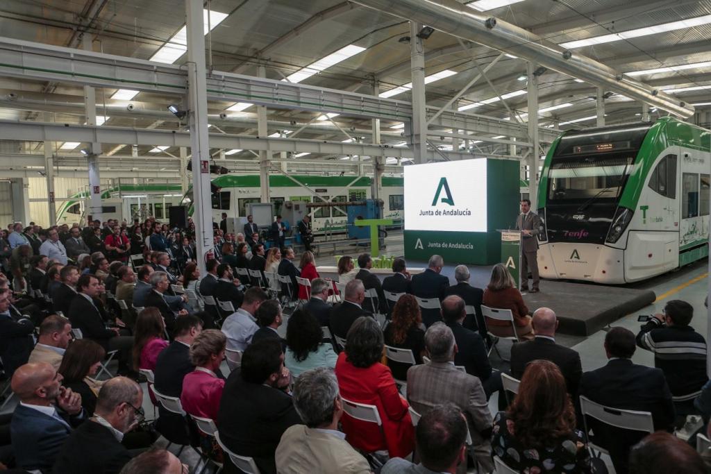 El presidente de la Junta inaugura el Trambahía.
