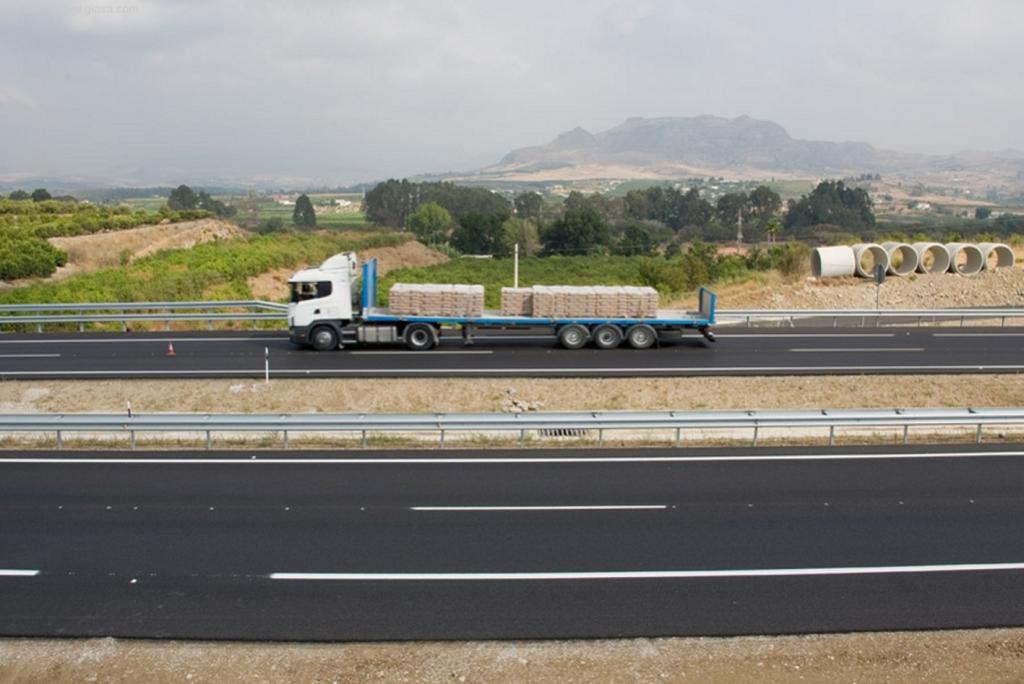 Autovía A357 en el Valle del Guadalhorce, provincia de Málaga.