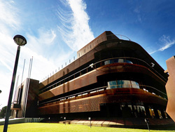 Fachada del Edificio EXPO (Sevilla)