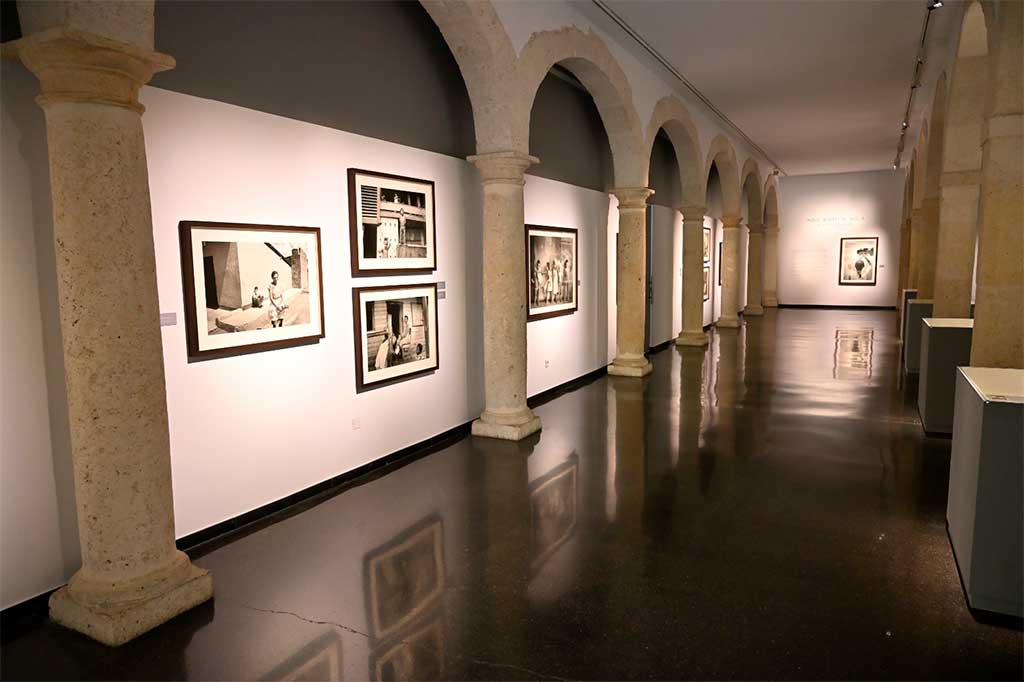 Vista de una exposición fotográfica