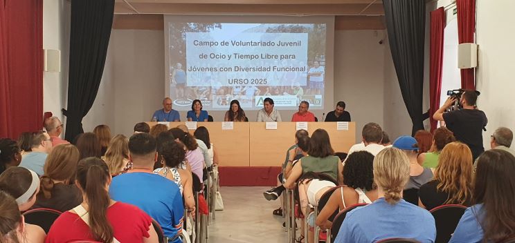 El director IAJ durante la inauguración