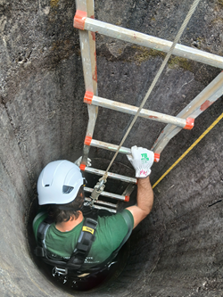 Operario AMAYA en túnel presa