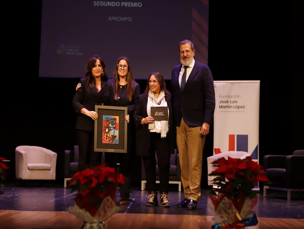 La responsable provincial del IAJ en Jaén ha hecho entrega de uno de los premios