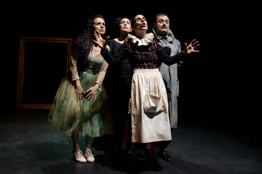 Escena de la obra de teatro 'El rey se muere' (fotografía: Félix Vázquez)