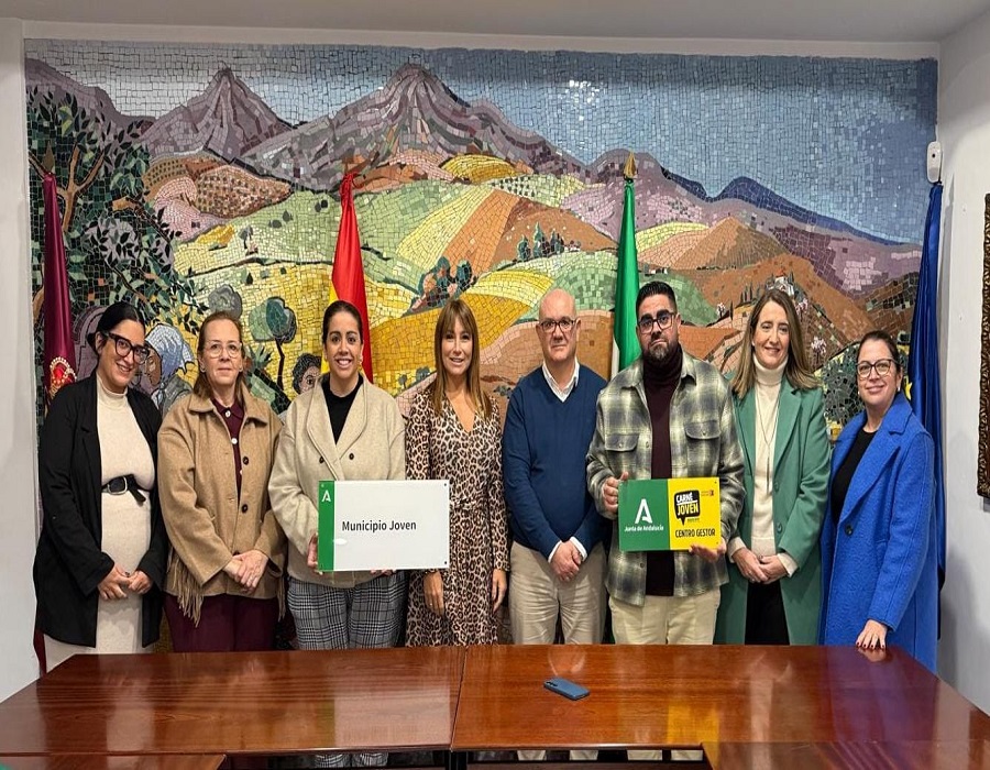 Acto de entrega de la calificación de 'Municipio Joven' a Casabermeja, Málaga